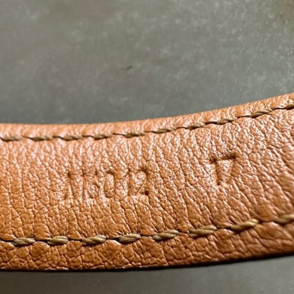 Authentic Louis Vuitton Essential V Bracelet - Picture 10 of 13